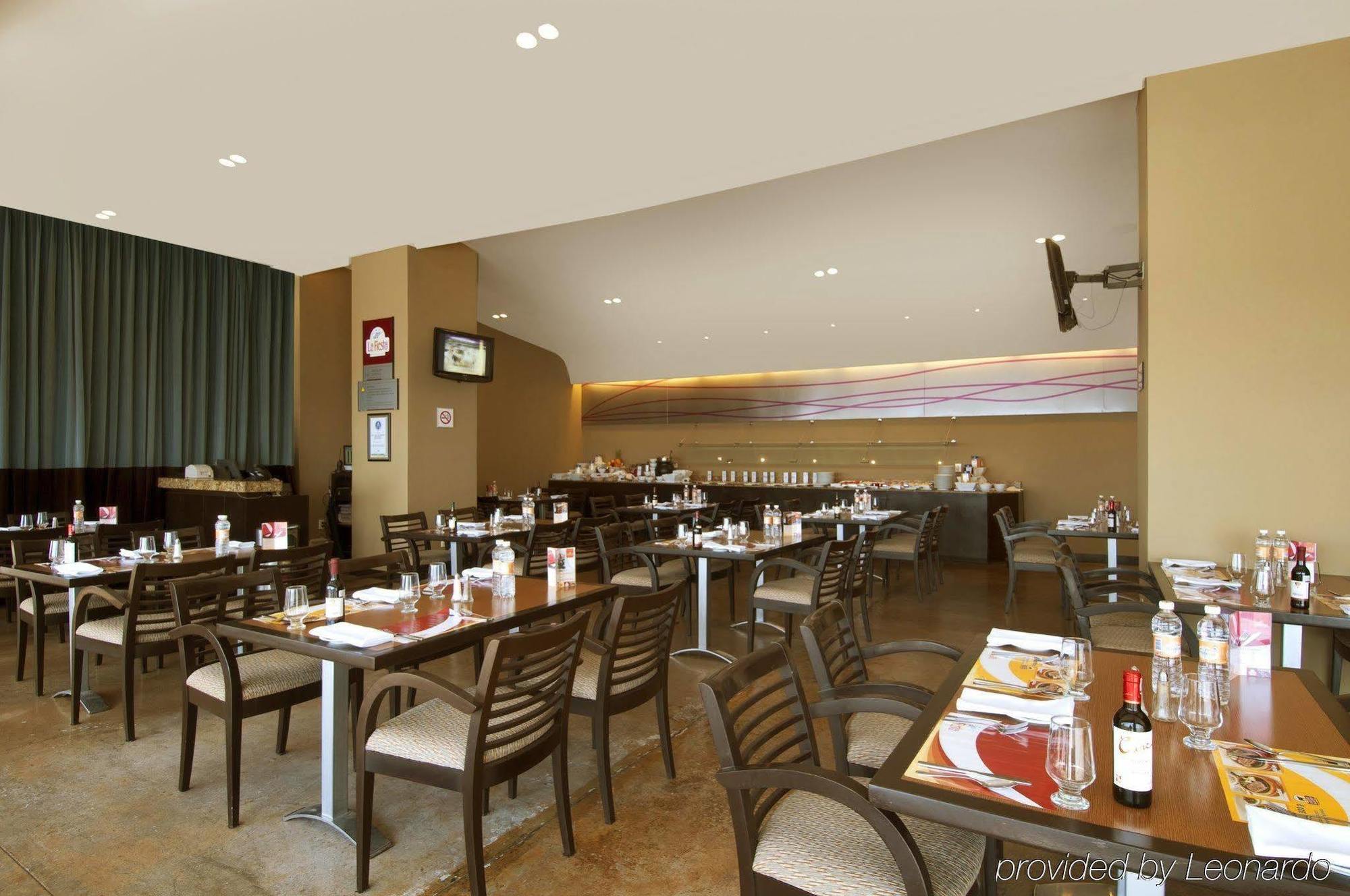 Fiesta Inn Express Дуранго Ресторан фото